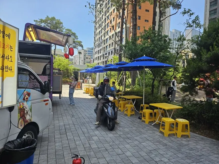 행사 부스마다 비치된 소화기
